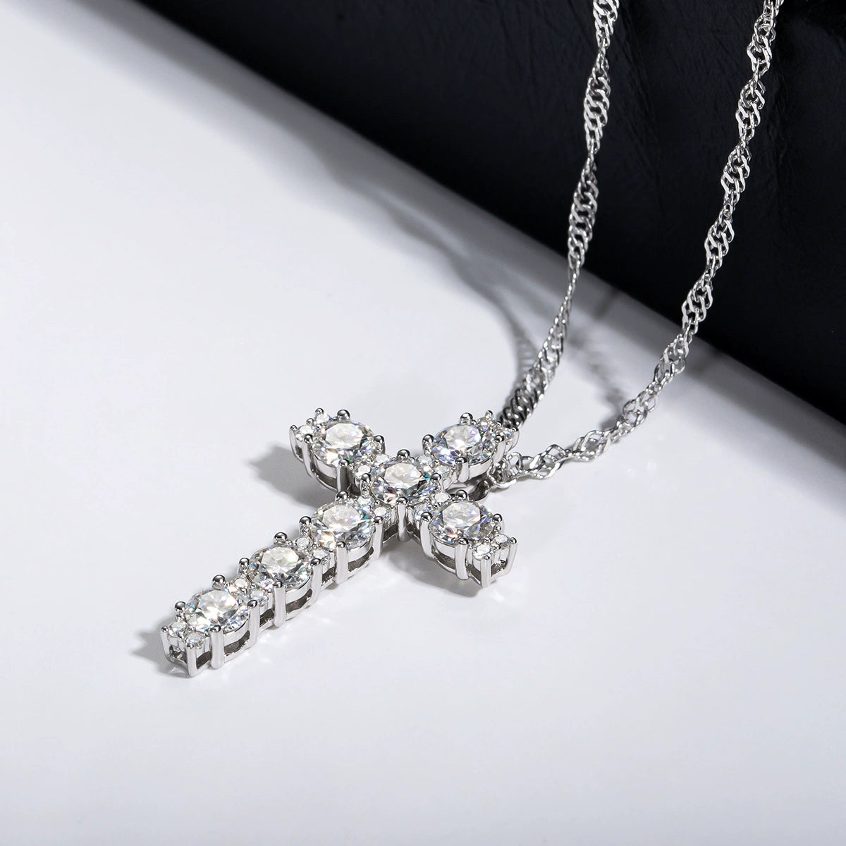 Ricady Jewel S925 Sterling Silver Cross Moissanite Pendant Necklace - High-End Minimalist Light Luxury Gift