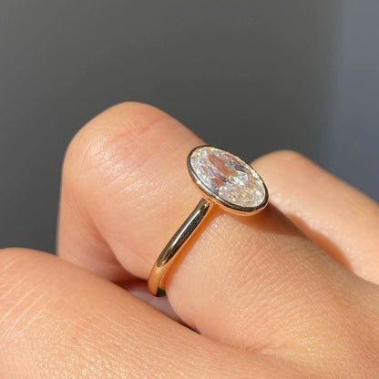 Ins Style Women's Commute Ring - Luxury Niche Geometric Design with 7×10 Egg Zircon Inlay