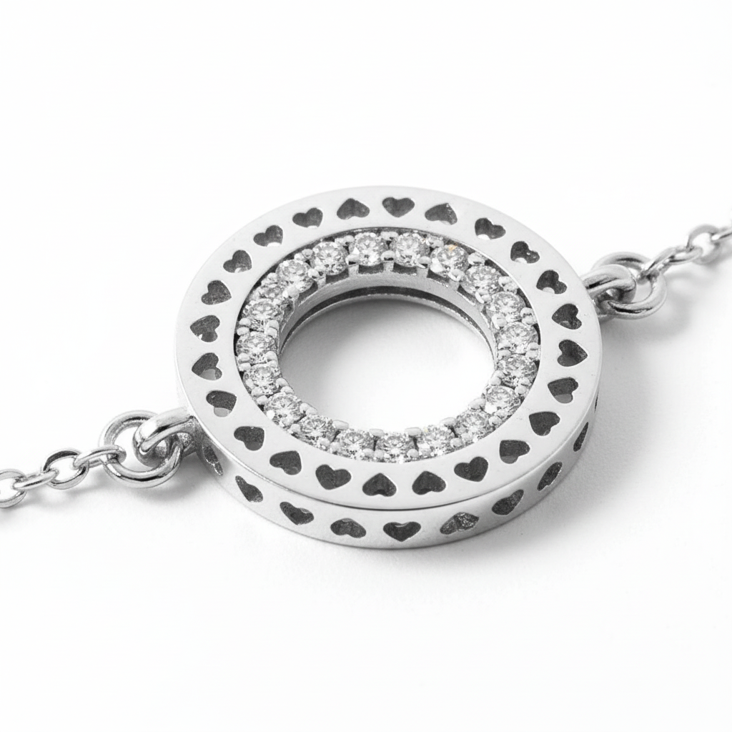 Silver heart bracelet macro detail corrected