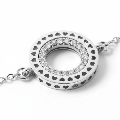 Silver heart bracelet macro detail corrected